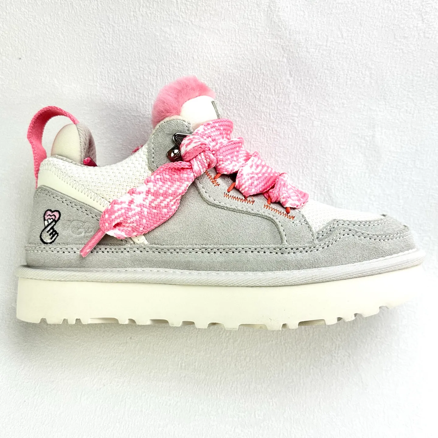 Local 💰600 supports stocking. Platform operation #UGG｜Low top 4032 Mel casual shoes, upper design, recycled ballistic canvas mesh, high-quality suede upper, two-color flat shoelaces. The inner material of the shoe is made of Longfeng sheep fur. The fur lining keeps warm and locks in temperature. The sole material is comfortable Treadlite by #UGG #EVA. Light wing outsole. Size: 35 36 37 38 39 40